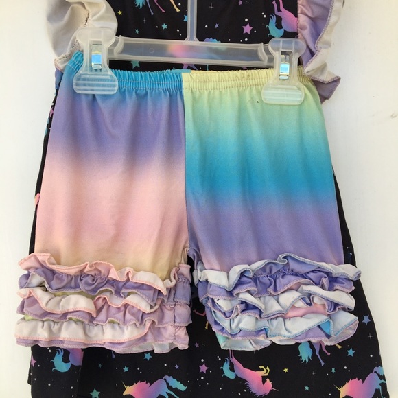 Outfit - Picture 1 of 2